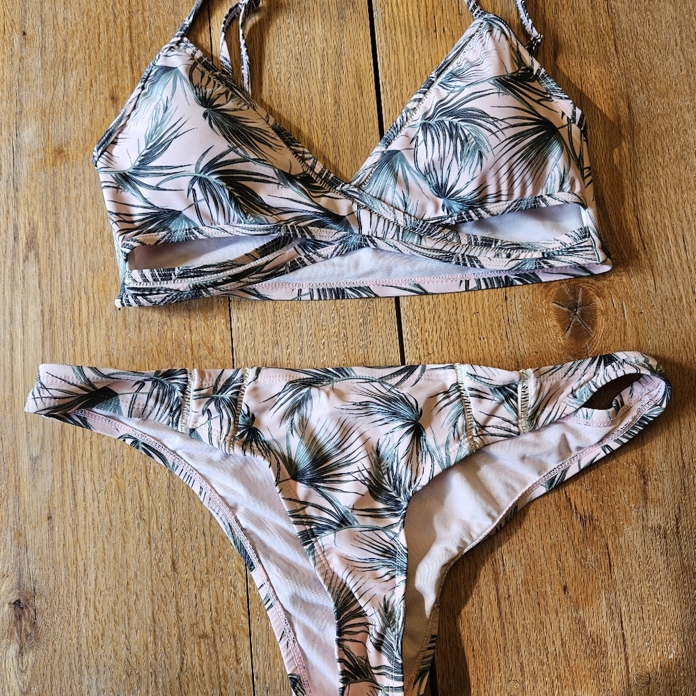 Bikini set sz LG by Cabana del sol
